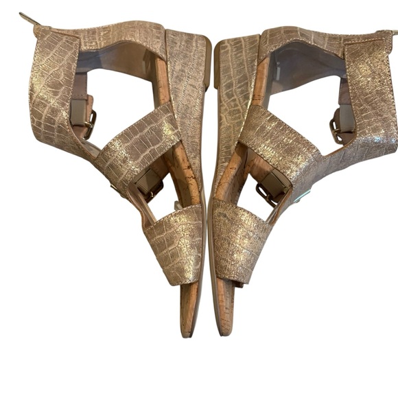 Donald Pliner Olive Wedge Sandals Metallic Gold Rose, Sz 8 - Picture 9 of 15